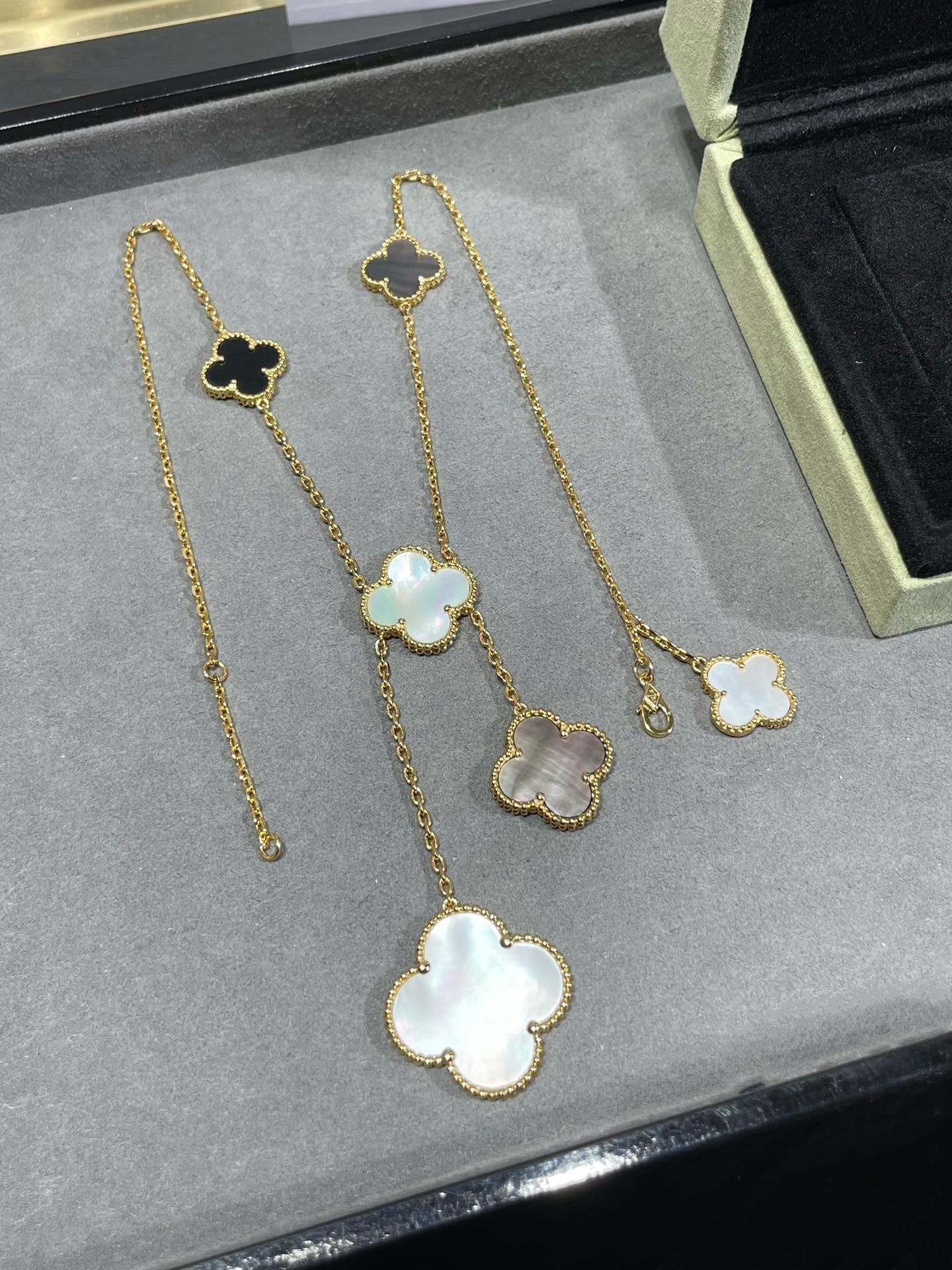 [AuraEcho Jewelry]CLOVER 6 MOTIF MOP ONYX GOLD NECKLACE