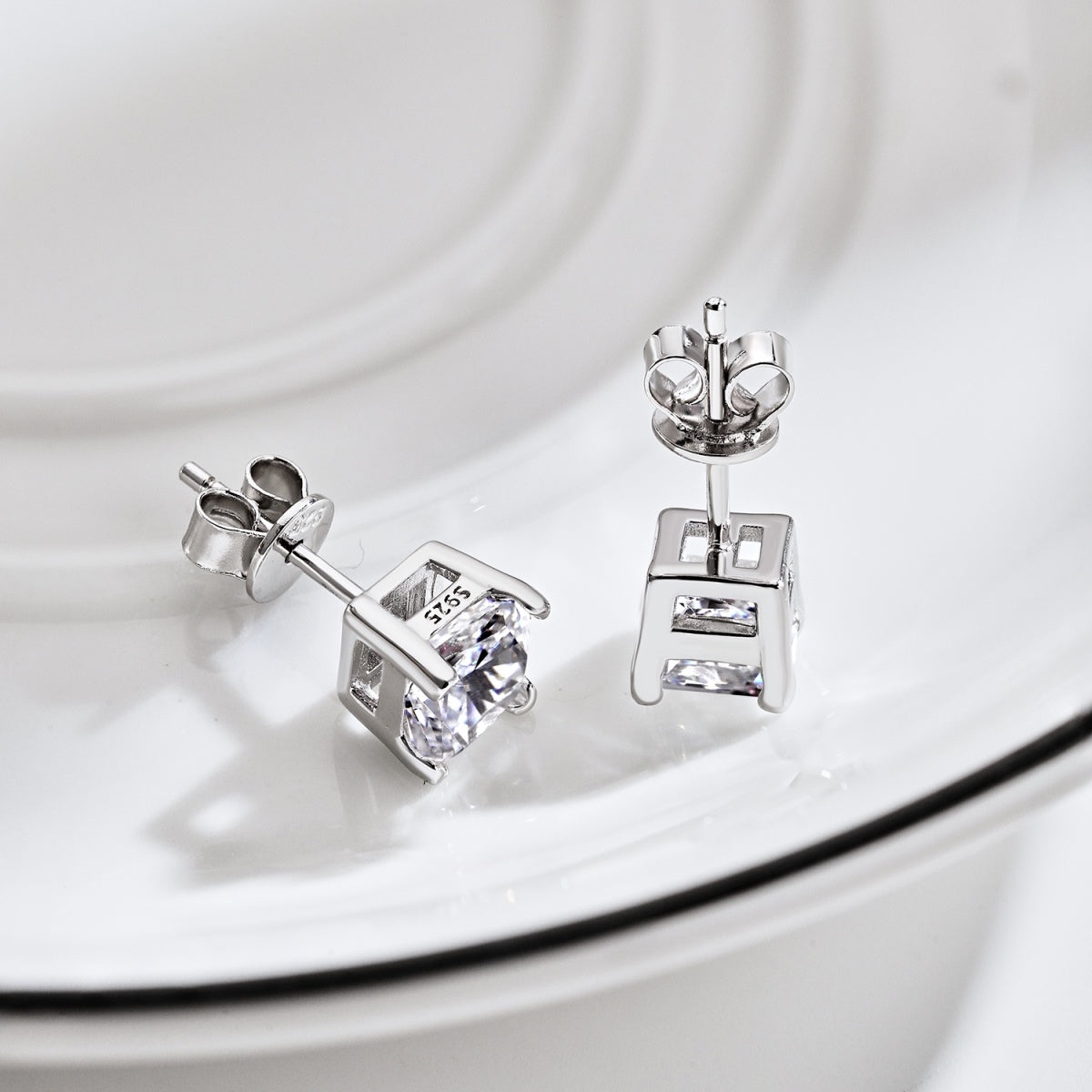 [AuraEcho]1.0 Carat Radiant Princess Cut Wedding Earrings