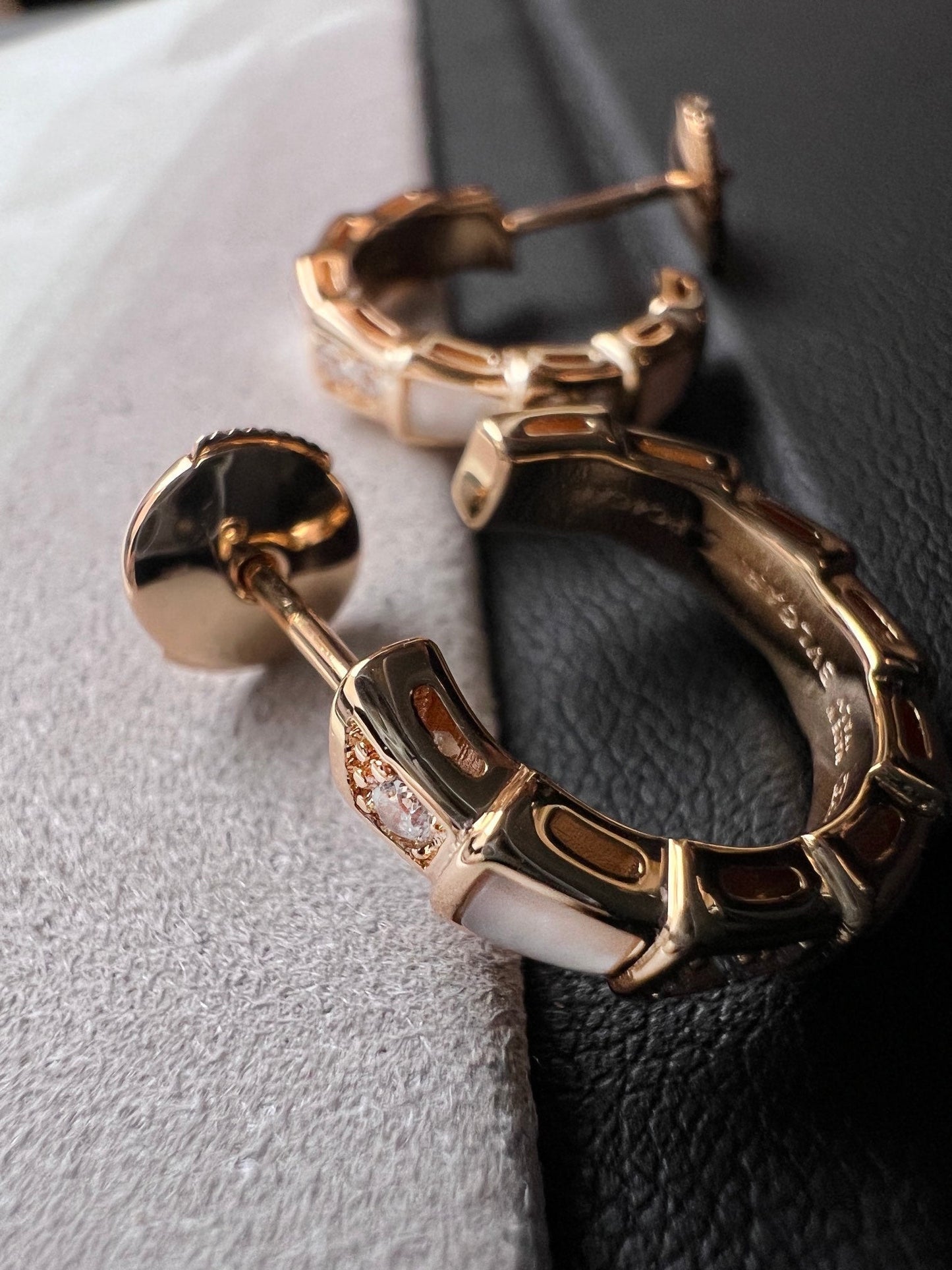 [AuraEcho]SERPENTI MOP PINK GOLD EARRINGS