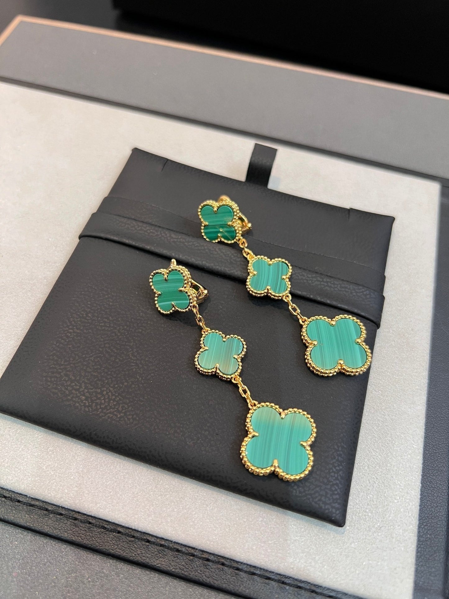 [AuraEcho]CLOVER MALACHITE 3 MOTIFS GOLD