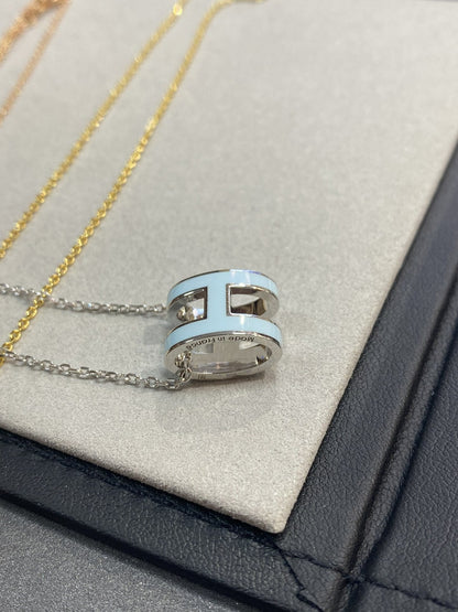 [AuraEcho Jewelry]POP H LIGHT BLUE NECKLACE