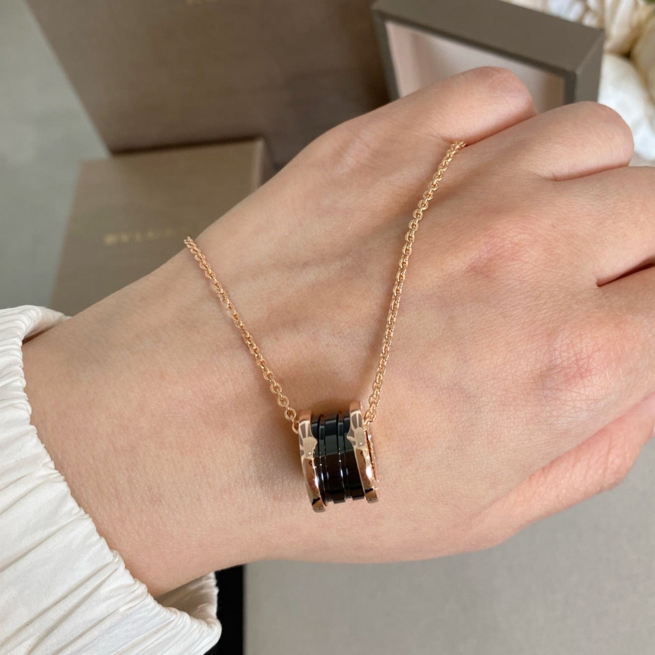 [AuraEcho]ZERO 1 BLACK CERAMIC PINK GOLD NECKLACE