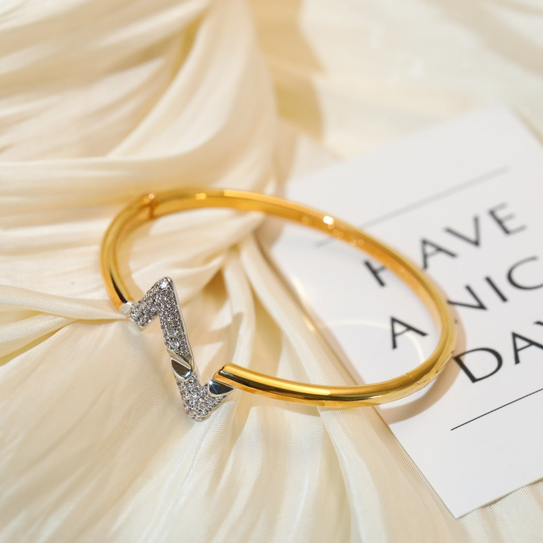 [AuraEcho Jewelry]VOLTE UPSITE DOWN GOLD DIAMOND BRACELET