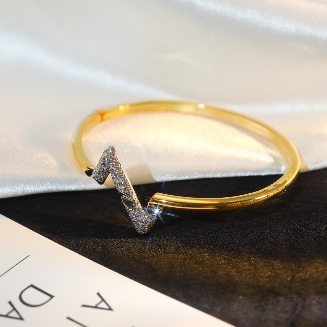 [AuraEcho Jewelry]VOLTE UPSITE DOWN GOLD DIAMOND BRACELET