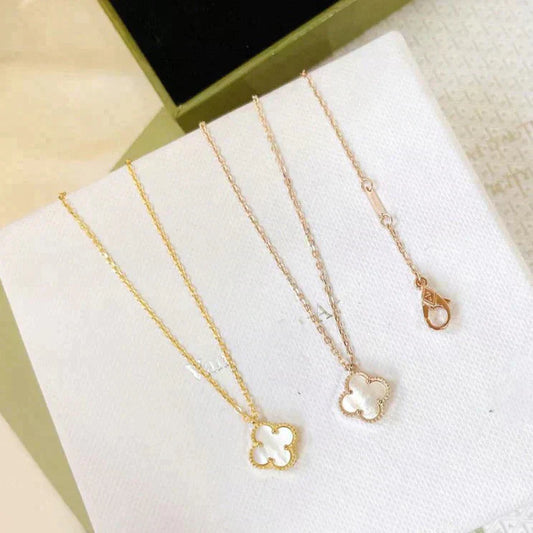 [AuraEcho Jewelry]CLOVER MINI 9.5MM WHITE MOTHER-OF-PEARL NECKLACE