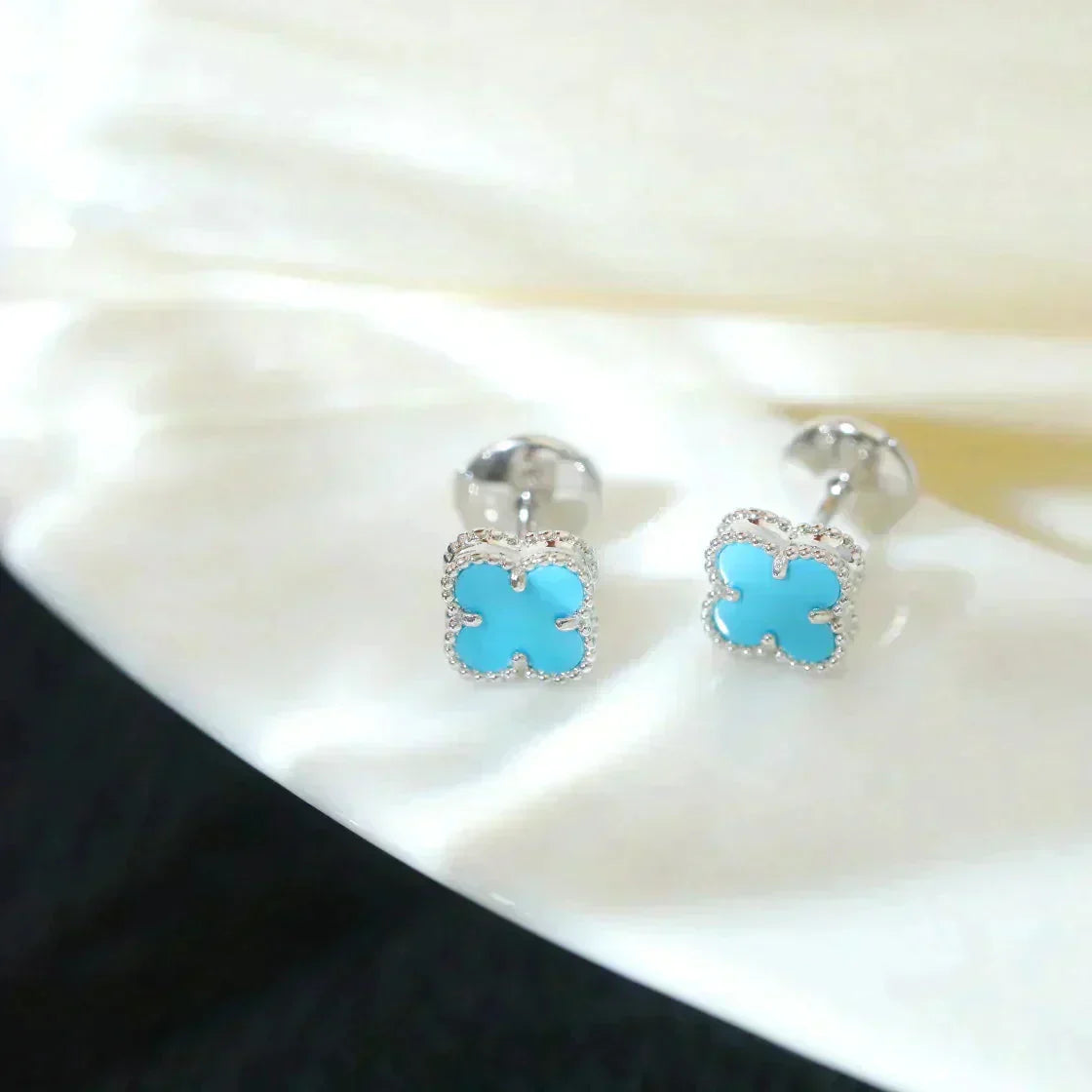 [AuraEcho Jewelry]CLOVER MINI 9.5MM ONYX STUD EARRINGS SILVER