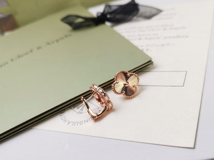 [AuraEcho Jewelry]CLOVER MEDIUM STUD EARRINGS