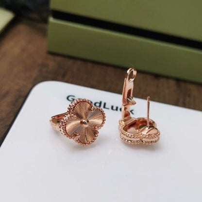 [AuraEcho Jewelry]CLOVER MEDIUM STUD EARRINGS