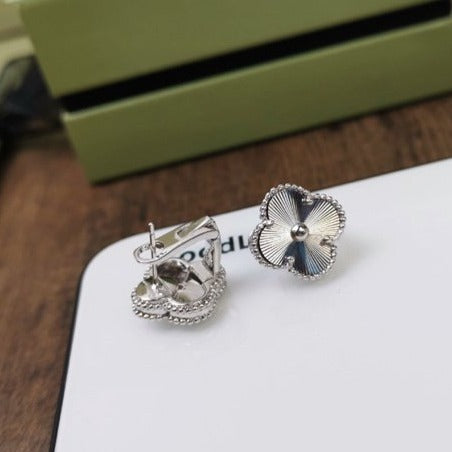 [AuraEcho Jewelry]CLOVER MEDIUM STUD EARRINGS