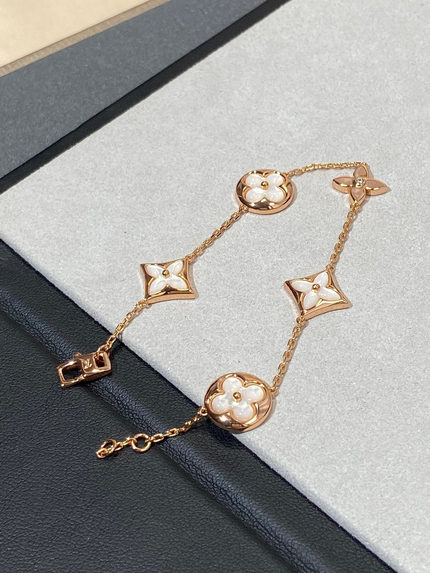 [AuraEcho Jewelry]STAR AND SUN 5 MOTIF MOP PINK GOLD BRACELET