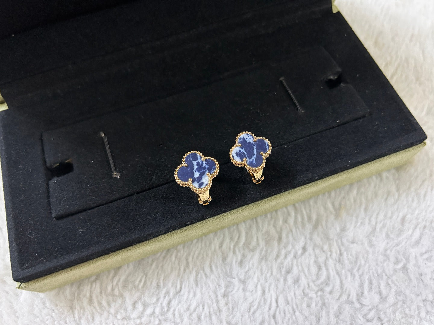 [AuraEcho Jewelry]CLOVER PIETERSITE MEDIUM STUD EARRINGS