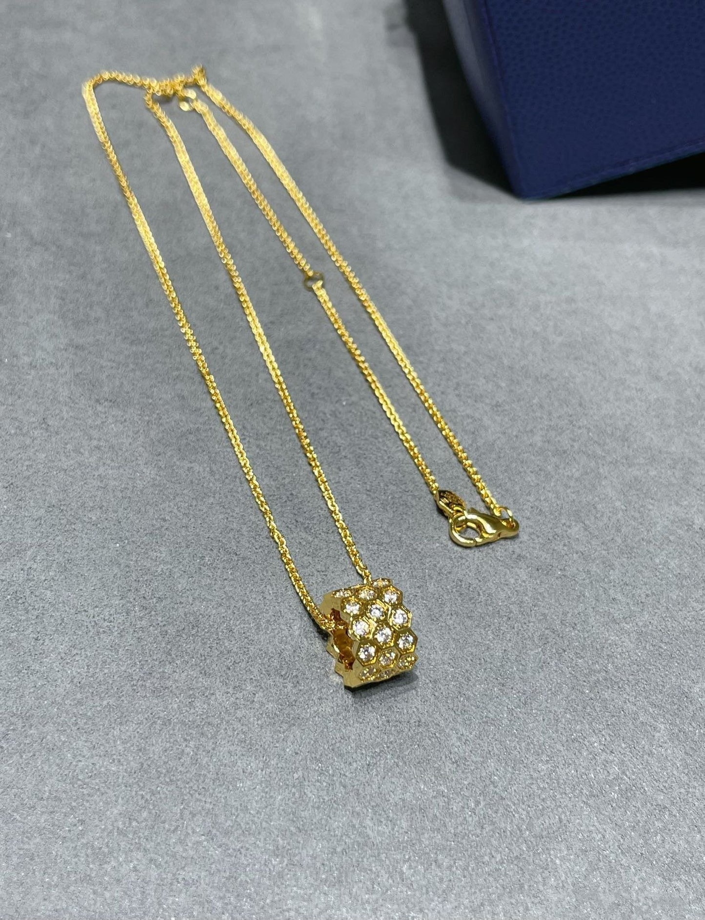 [AuraEcho Jewelry]BEE LOVE DIAMOND PAVED 3 ROW NECKLACE