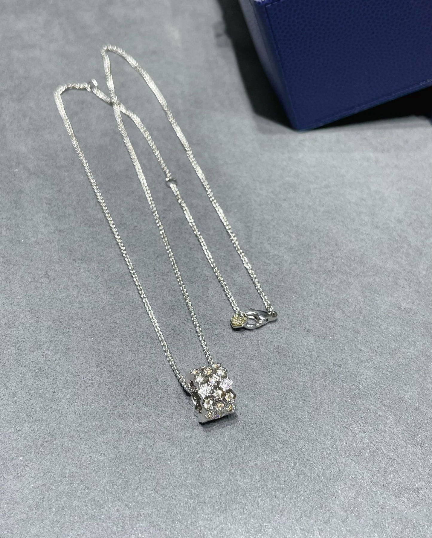 [AuraEcho Jewelry]BEE LOVE DIAMOND PAVED 3 ROW NECKLACE