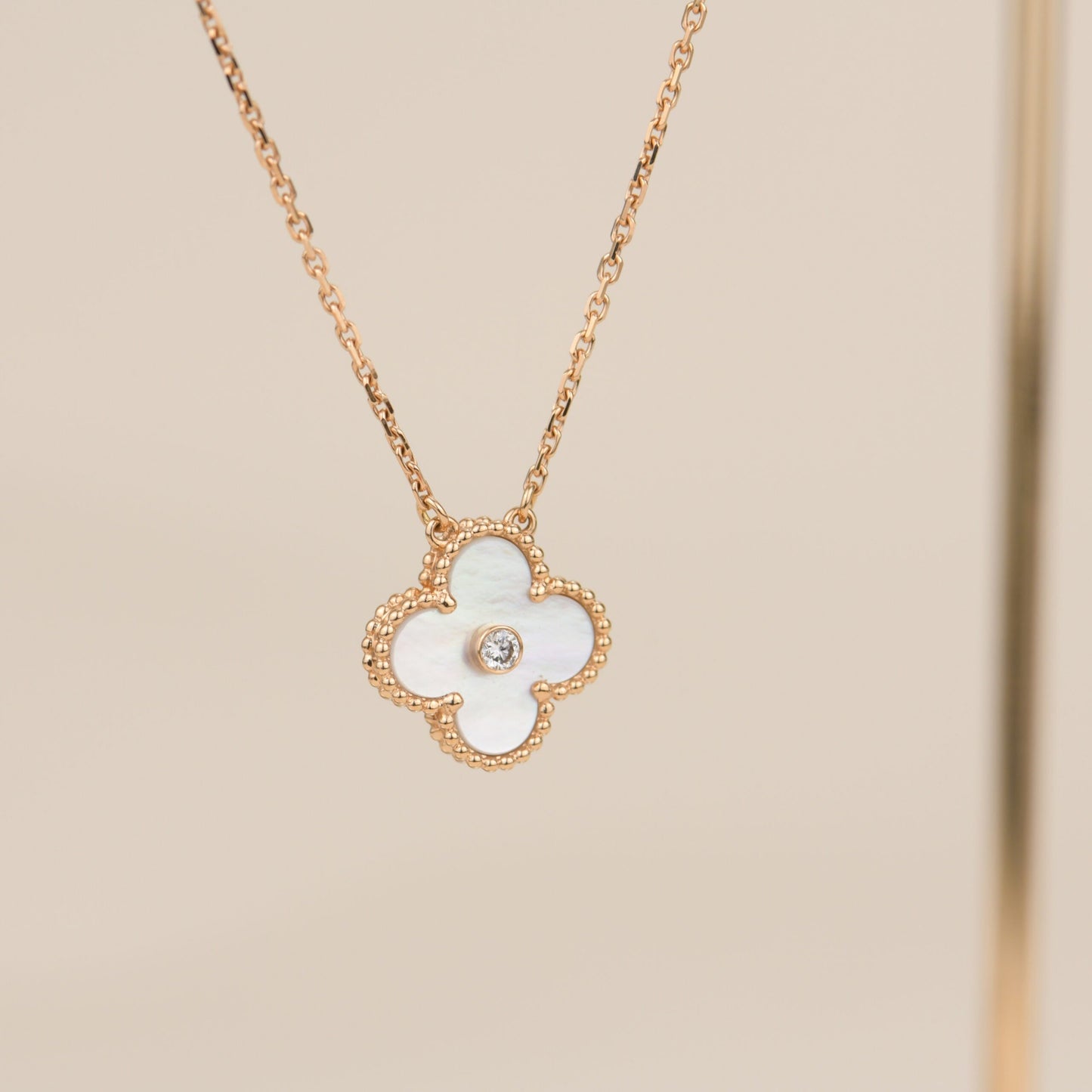 [AuraEcho Jewelry]CLOVER 15MM DIAMOND WHITE FRITILLARIA NECKLACE