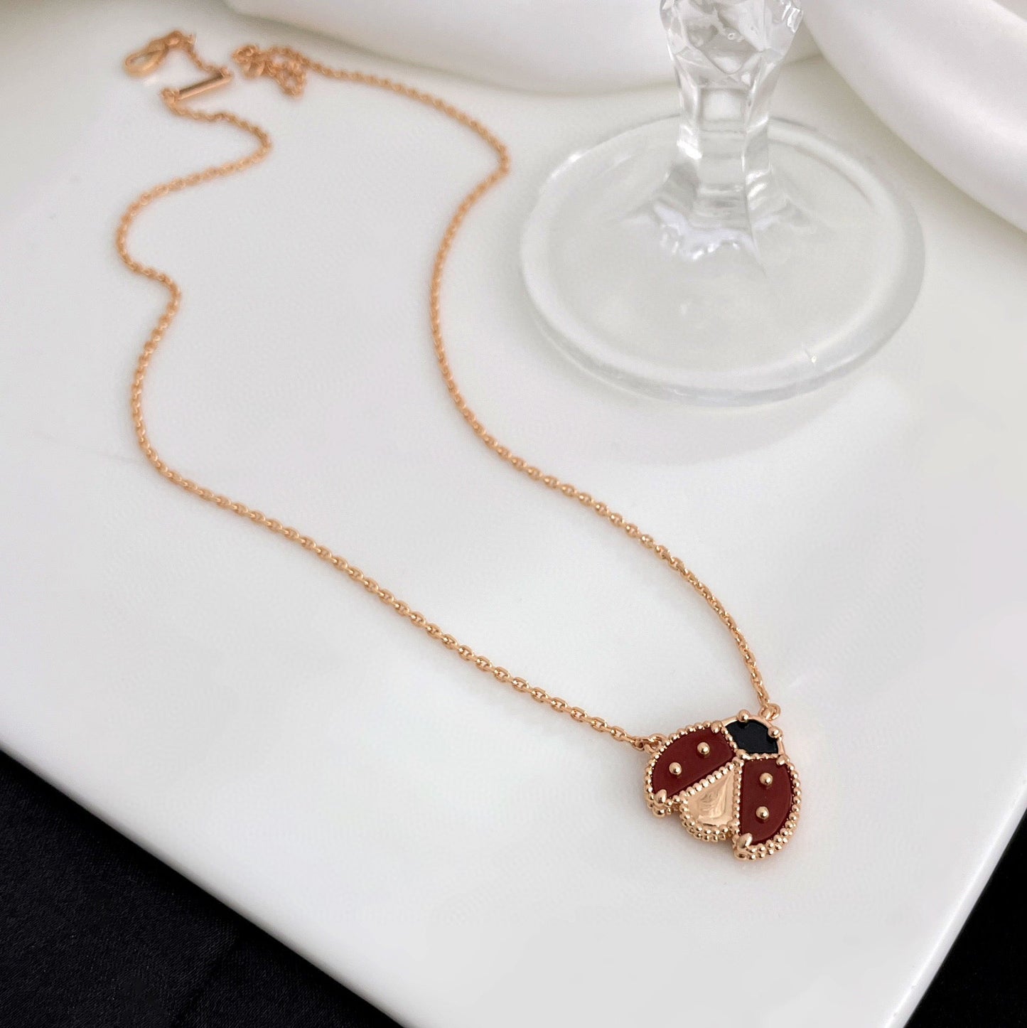 [AuraEcho Jewelry]LUCKY  CARNELIANS LADYBUG NECKLACE