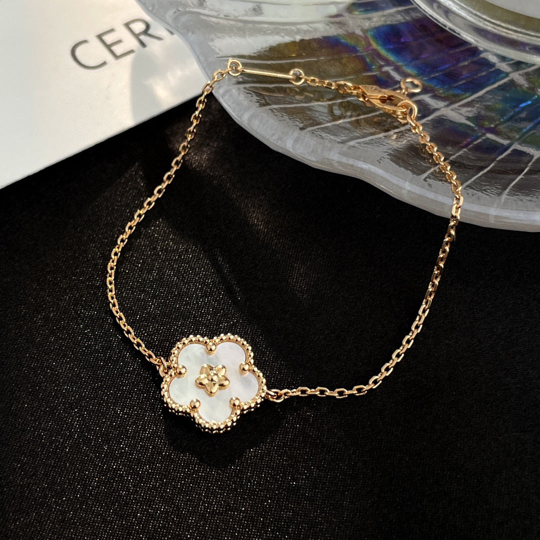 [AuraEcho Jewelry]LUCKY WHITE MOP PLUM BLOSSOM  BRACELET