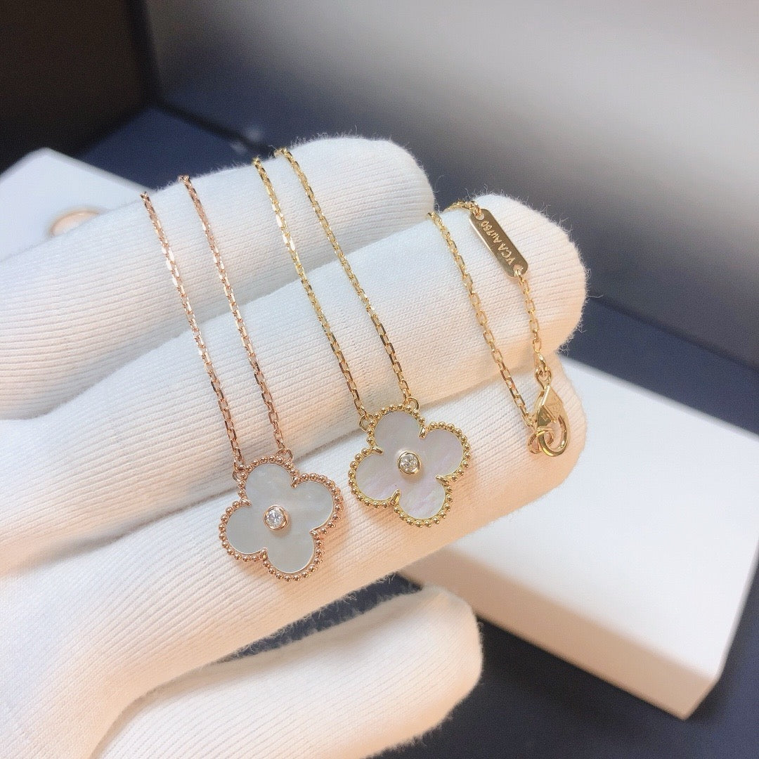 [AuraEcho Jewelry]CLOVER 15MM DIAMOND WHITE FRITILLARIA NECKLACE
