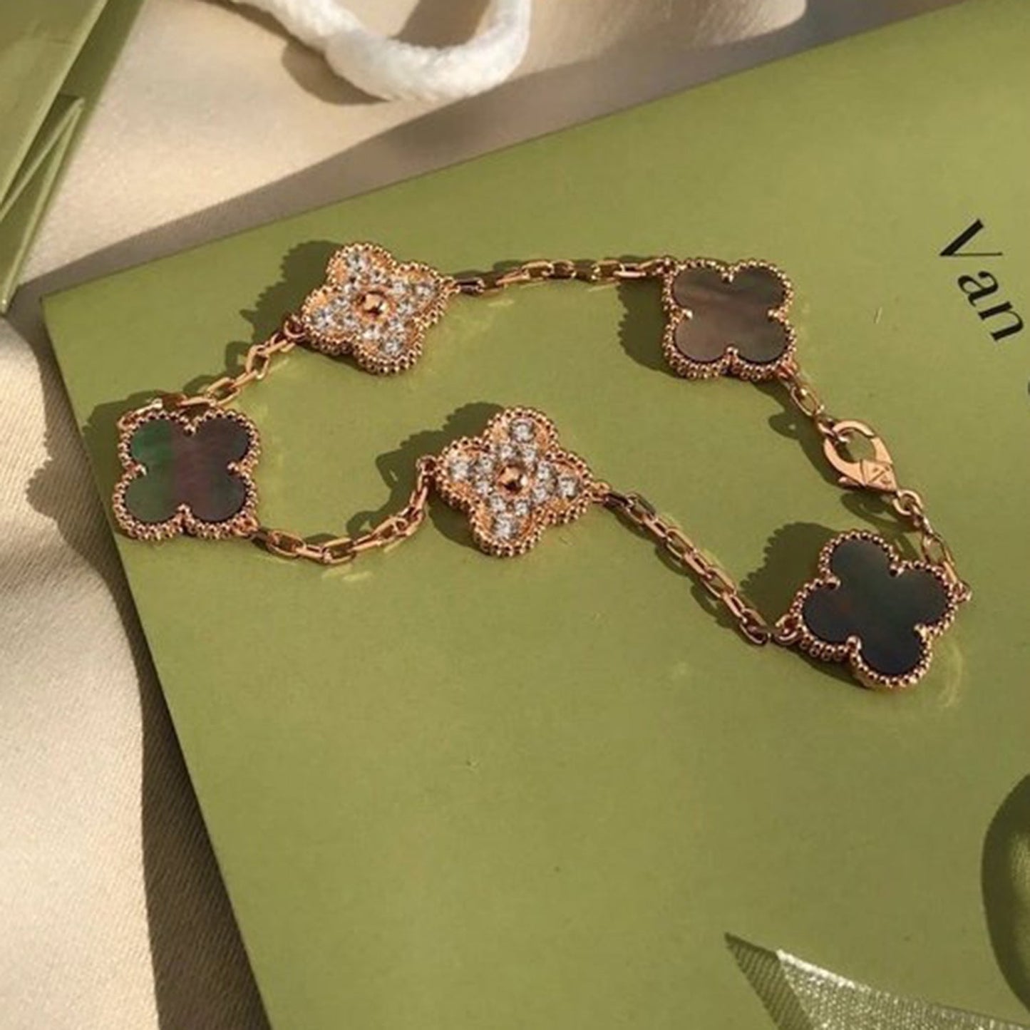 [AuraEcho Jewelry]CLOVER 5 MOTIF GRAY MOP DIAMOND BRACELET