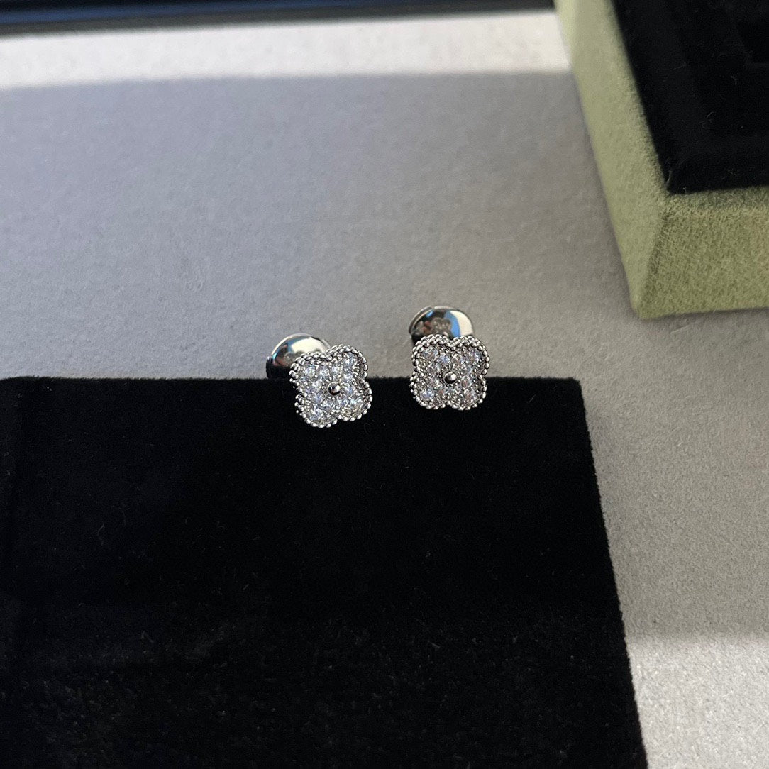 [AuraEcho Jewelry]CLOVER MINI DIAMOND STUD EARRINGS