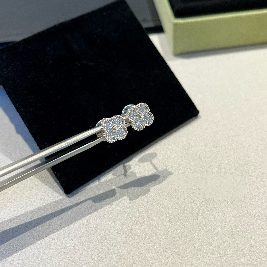 [AuraEcho Jewelry]CLOVER MINI DIAMOND STUD EARRINGS